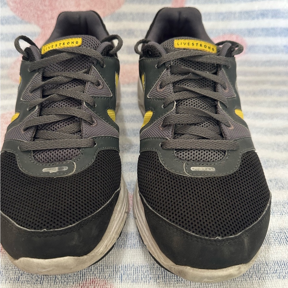 Tenis shoes in good shape